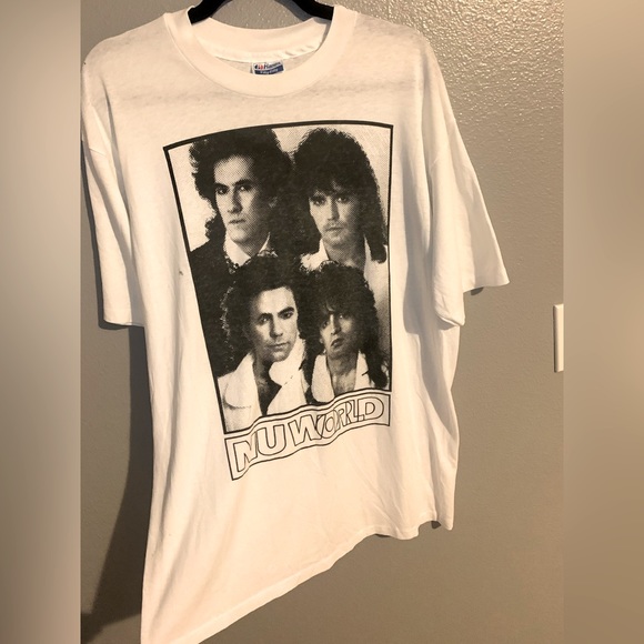 Hanes Other - VTG NUWORLD Tee